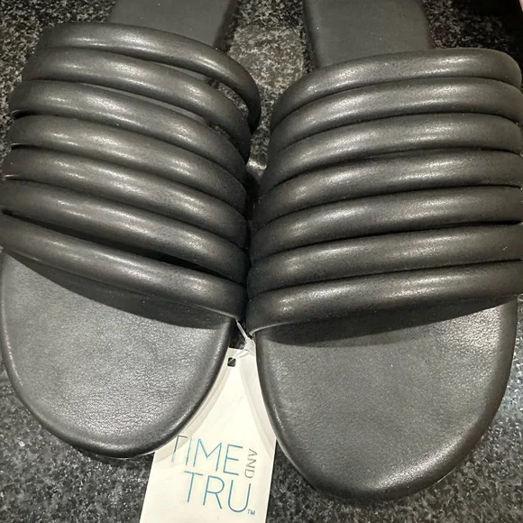 Two pair slide sandals - Picture 4 of 6